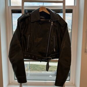 Zara leather cropped jacket
Size: women’s S